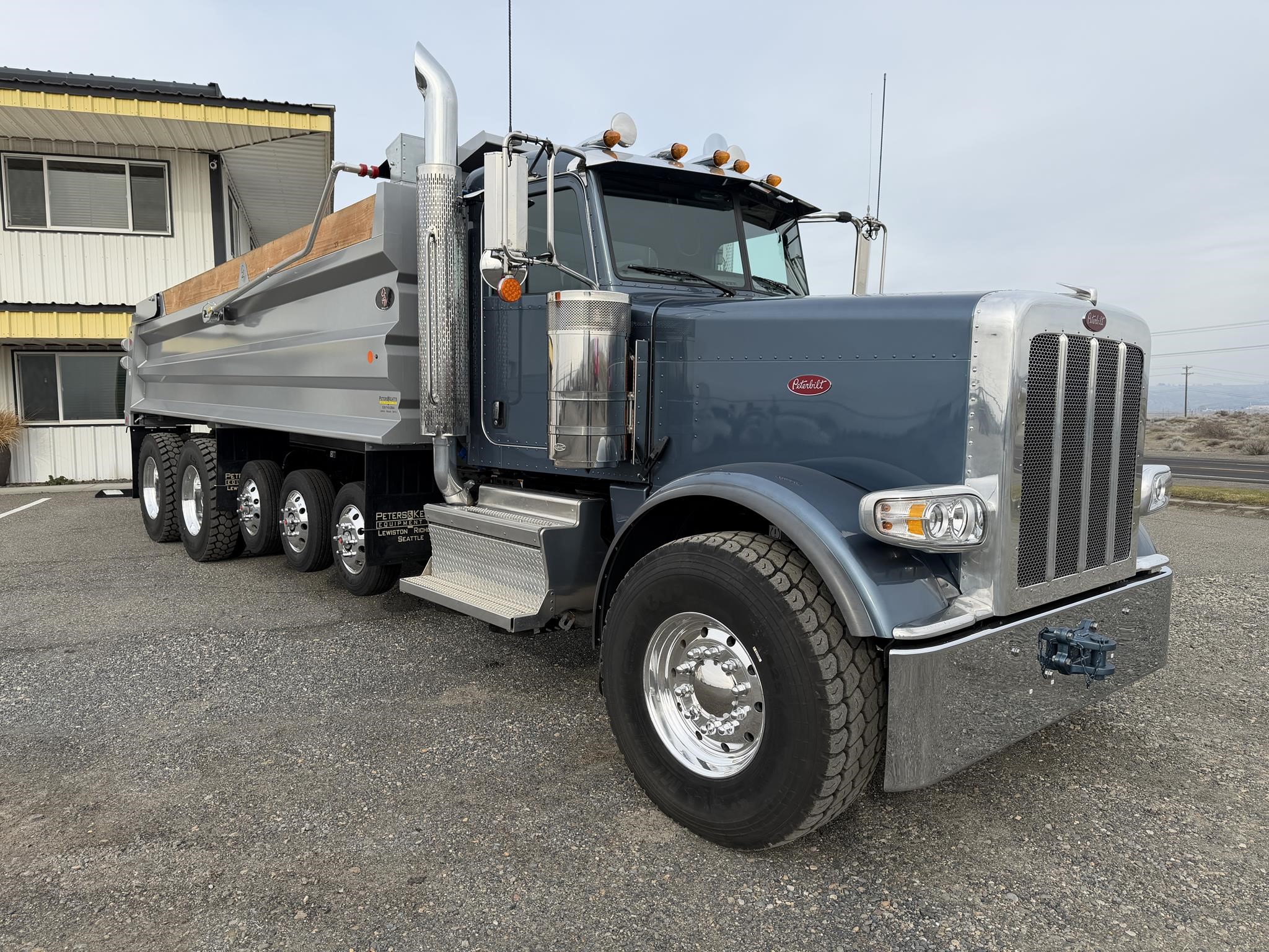2024 PETERBILT 389 - image 3 of 6