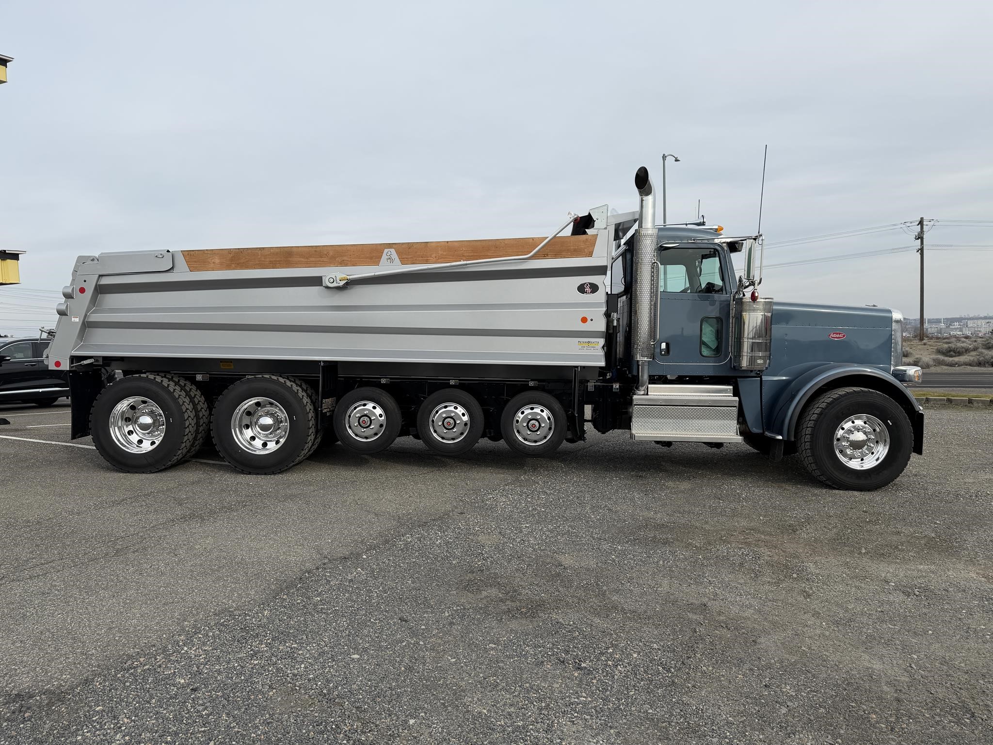 2024 PETERBILT 389 - image 4 of 6