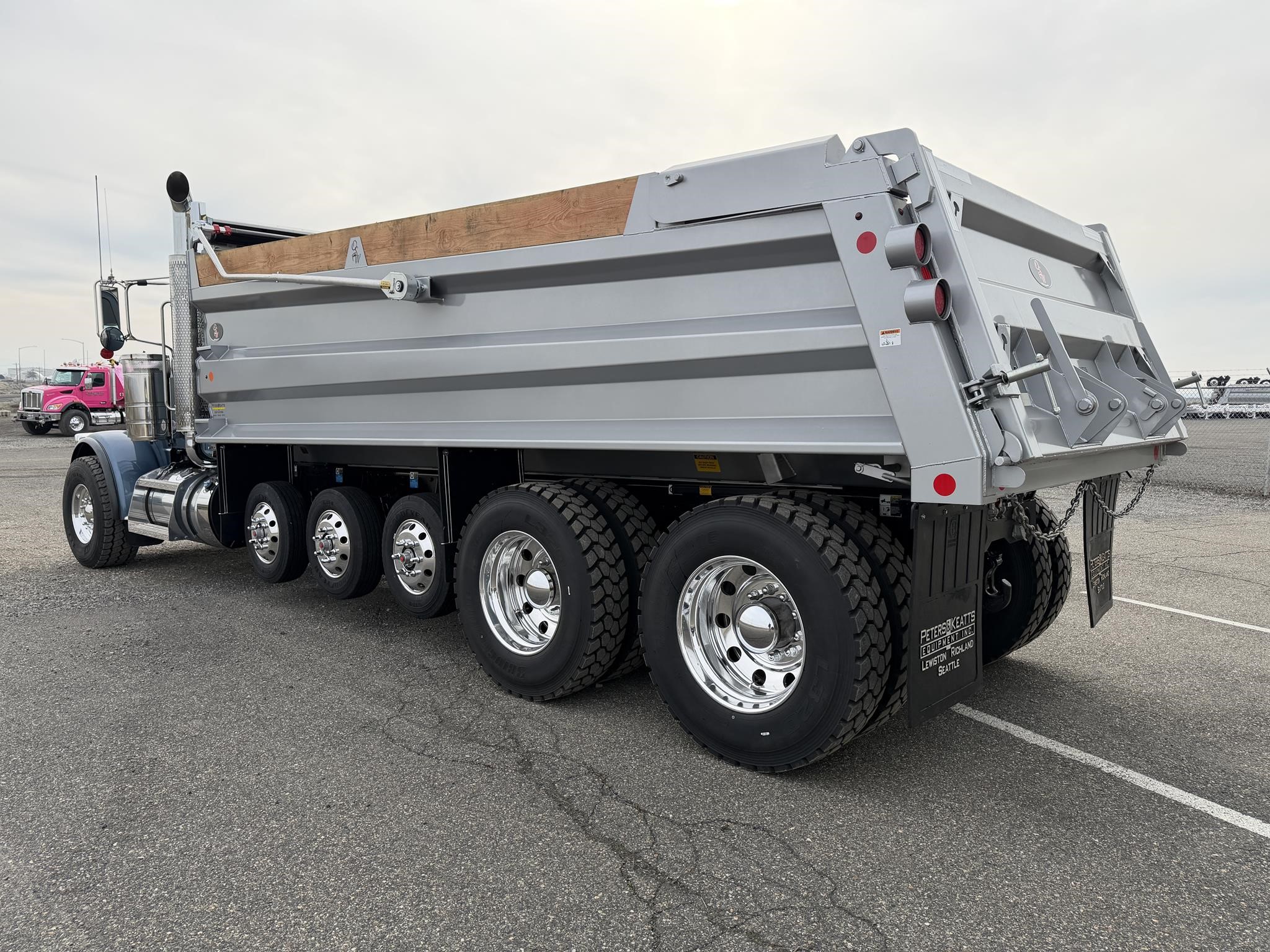 2024 PETERBILT 389 11004918930 2024 PETERBILT 389 11004918930