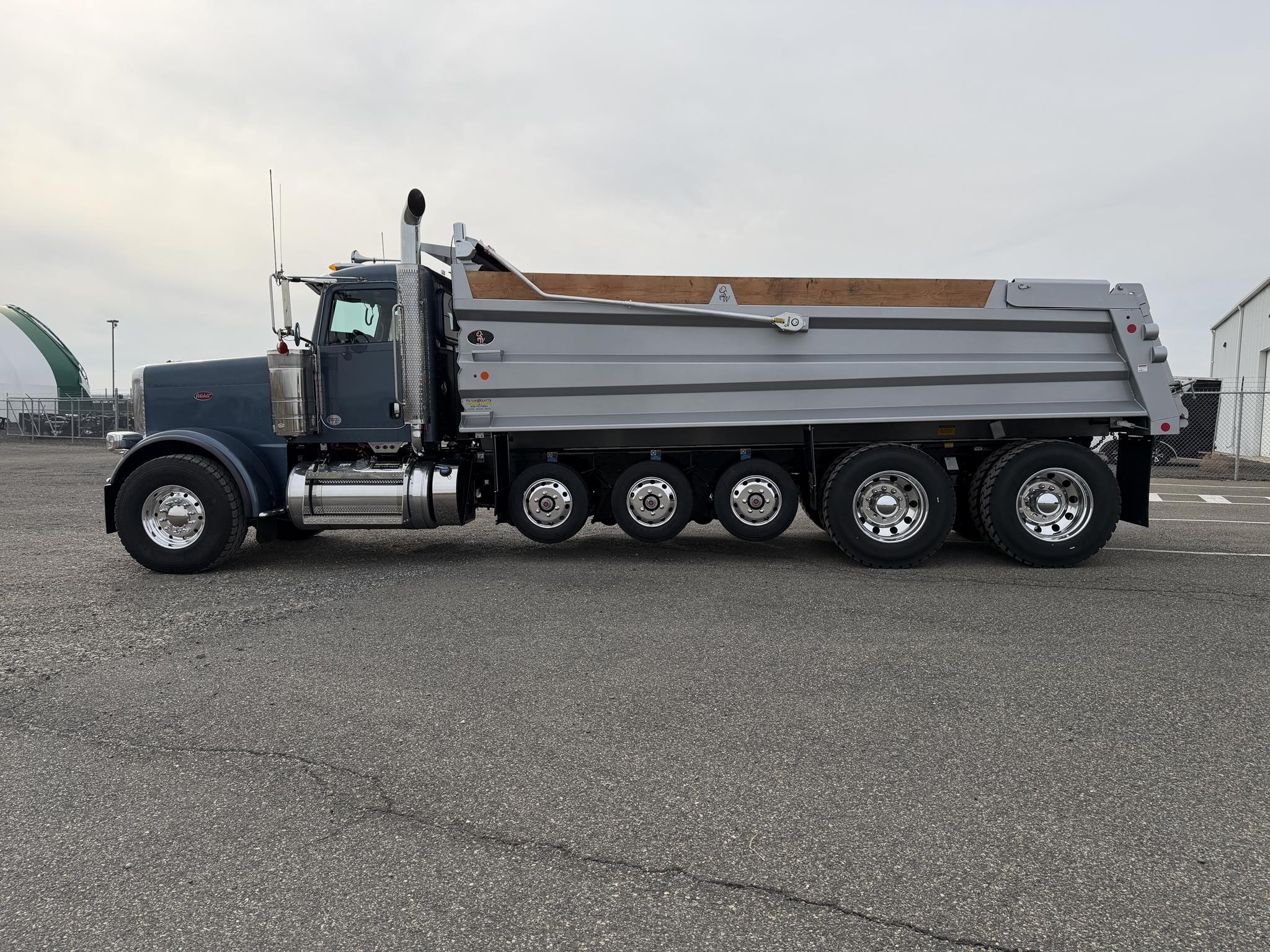 2024 PETERBILT 389 11004919252 2024 PETERBILT 389 11004919252