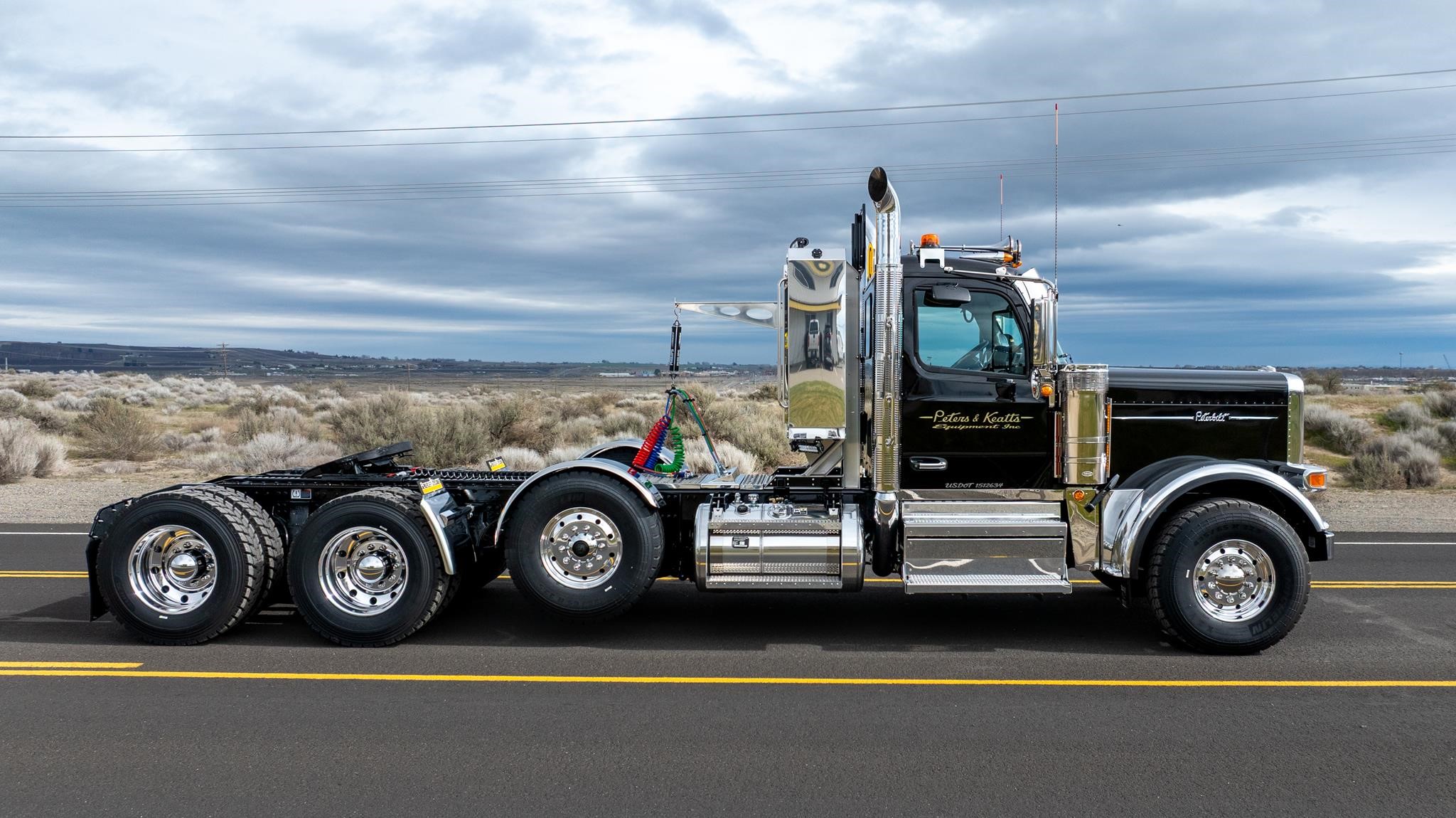 2027 PETERBILT 589 - image 2 of 6