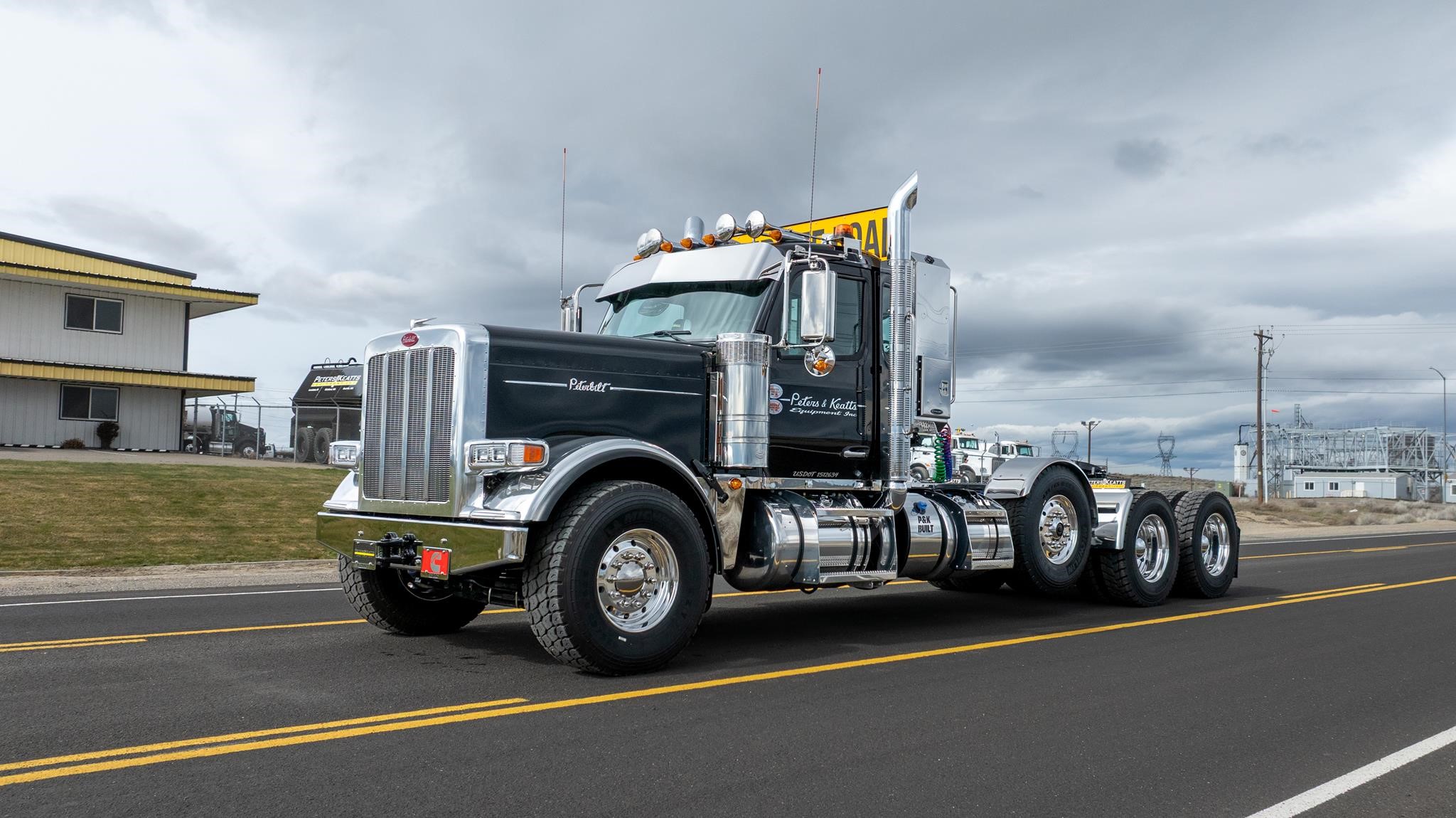2027 PETERBILT 589 - image 1 of 6