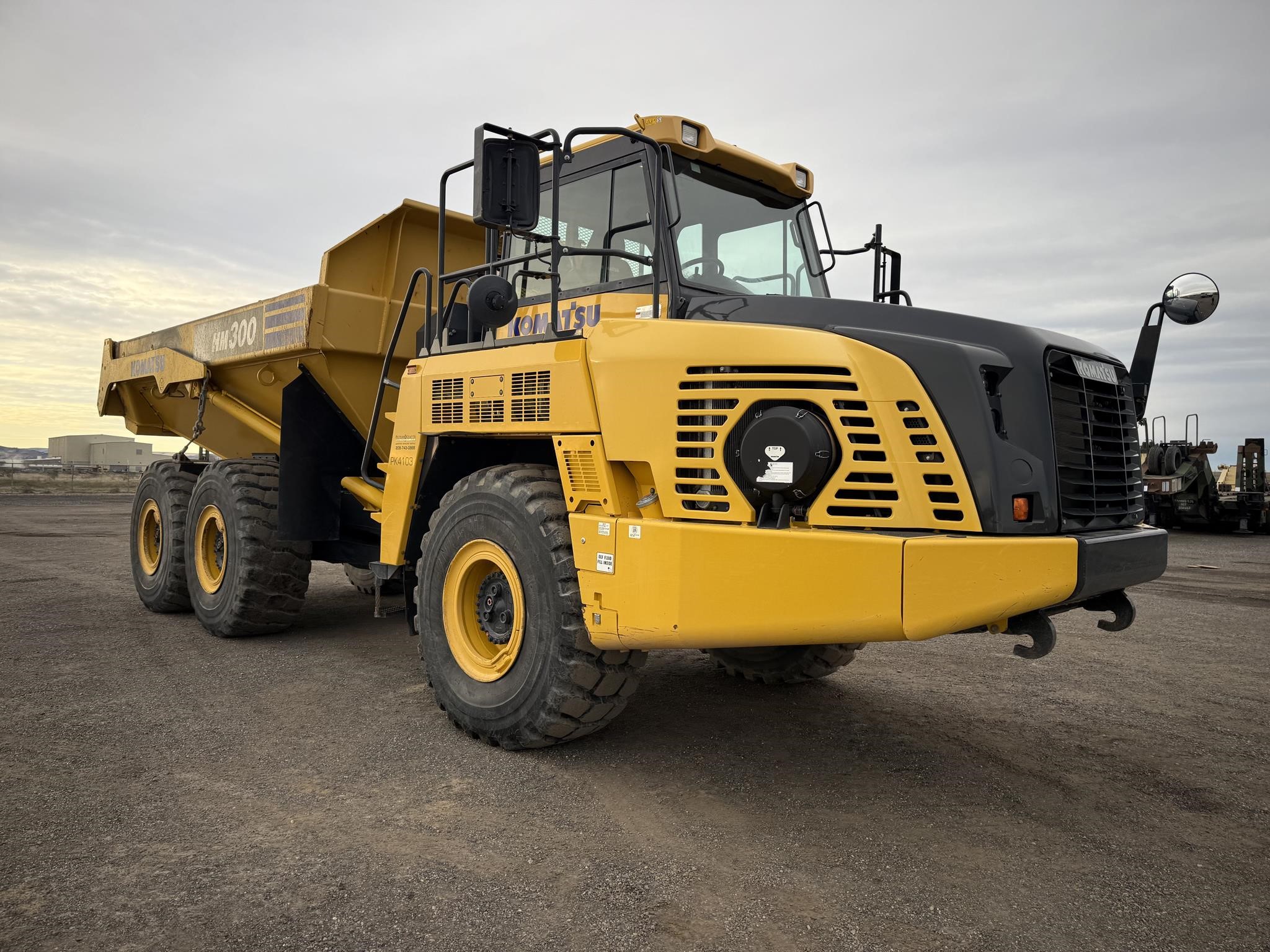 2022 KOMATSU HM300-5 - image 3 of 6