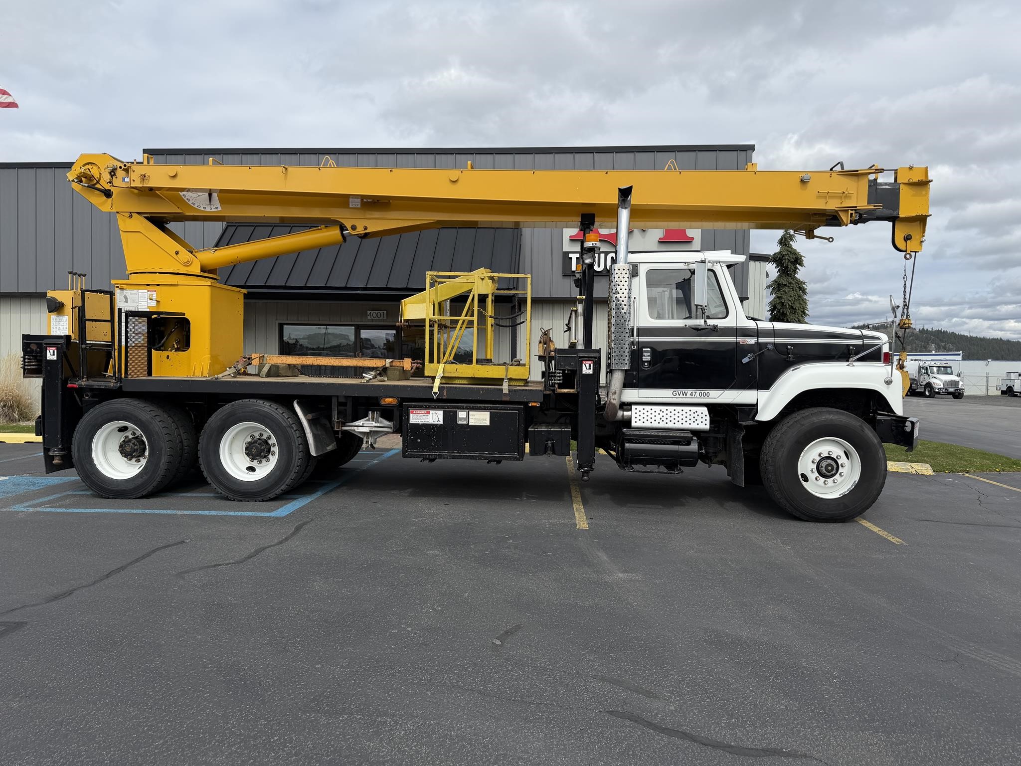 1994 NATIONAL 990 - image 2 of 6