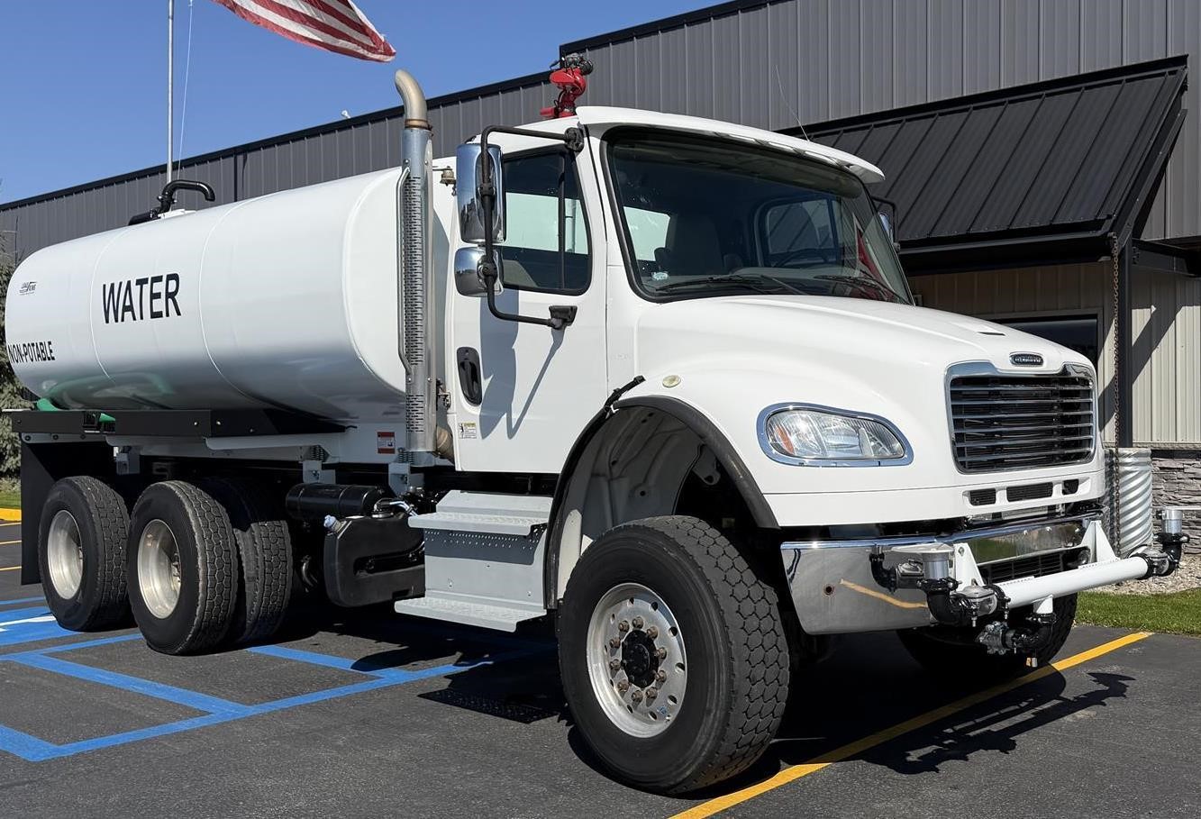 2016 FREIGHTLINER BUSINESS CLASS M2 106 - image 1 of 6