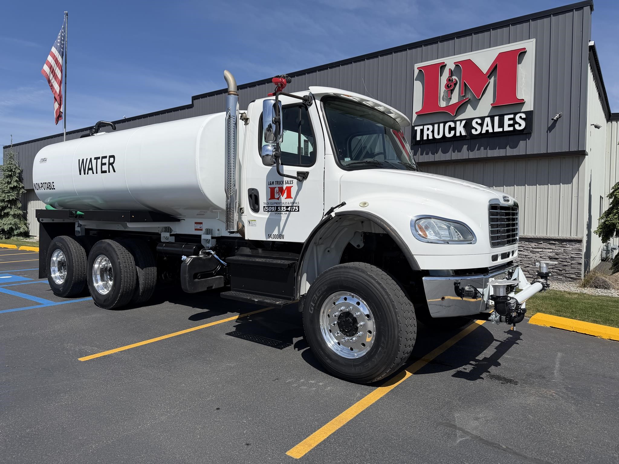 2016 FREIGHTLINER BUSINESS CLASS M2 106 - image 1 of 6