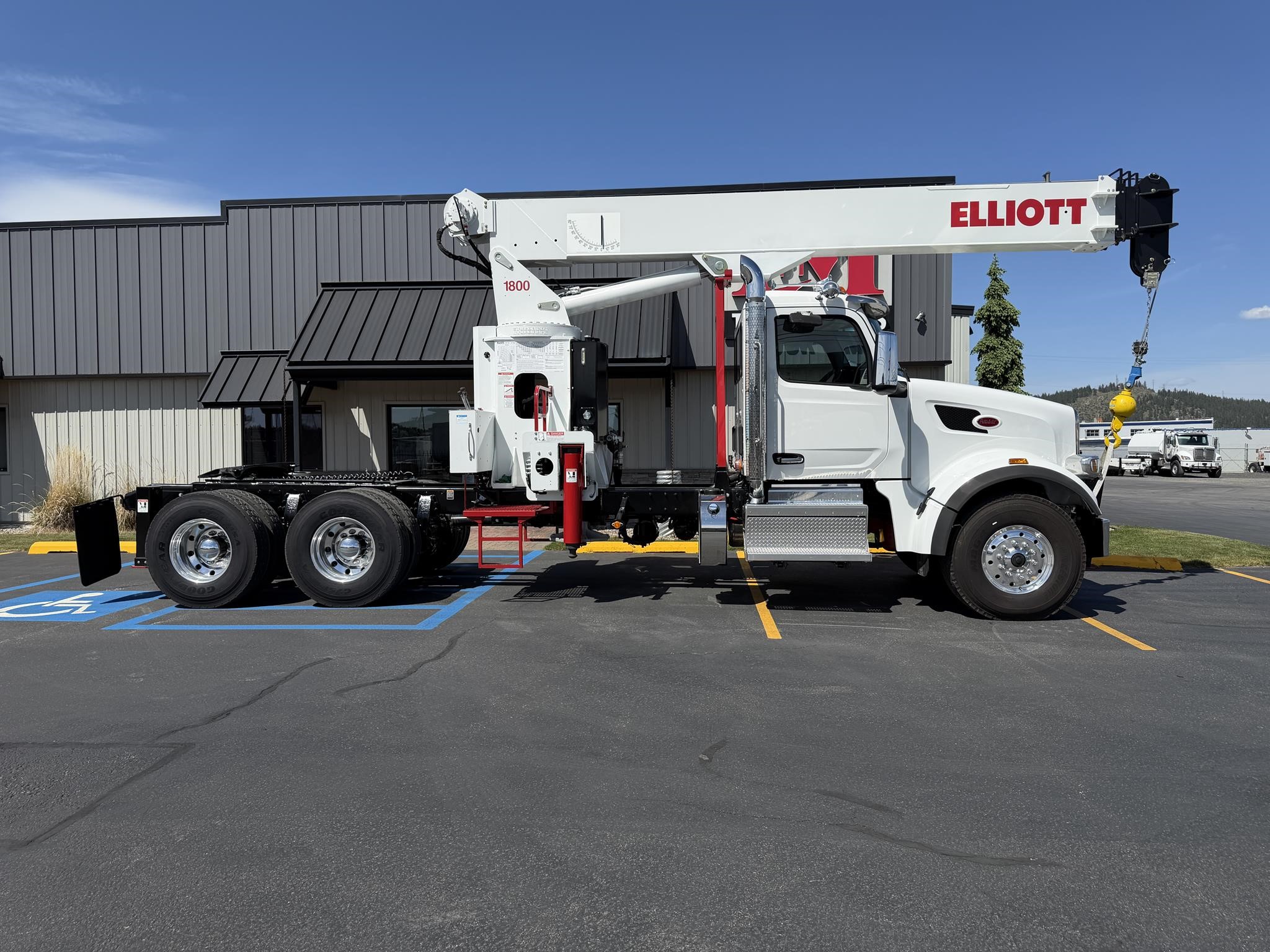 2020 ELLIOTT 1881 - image 2 of 6