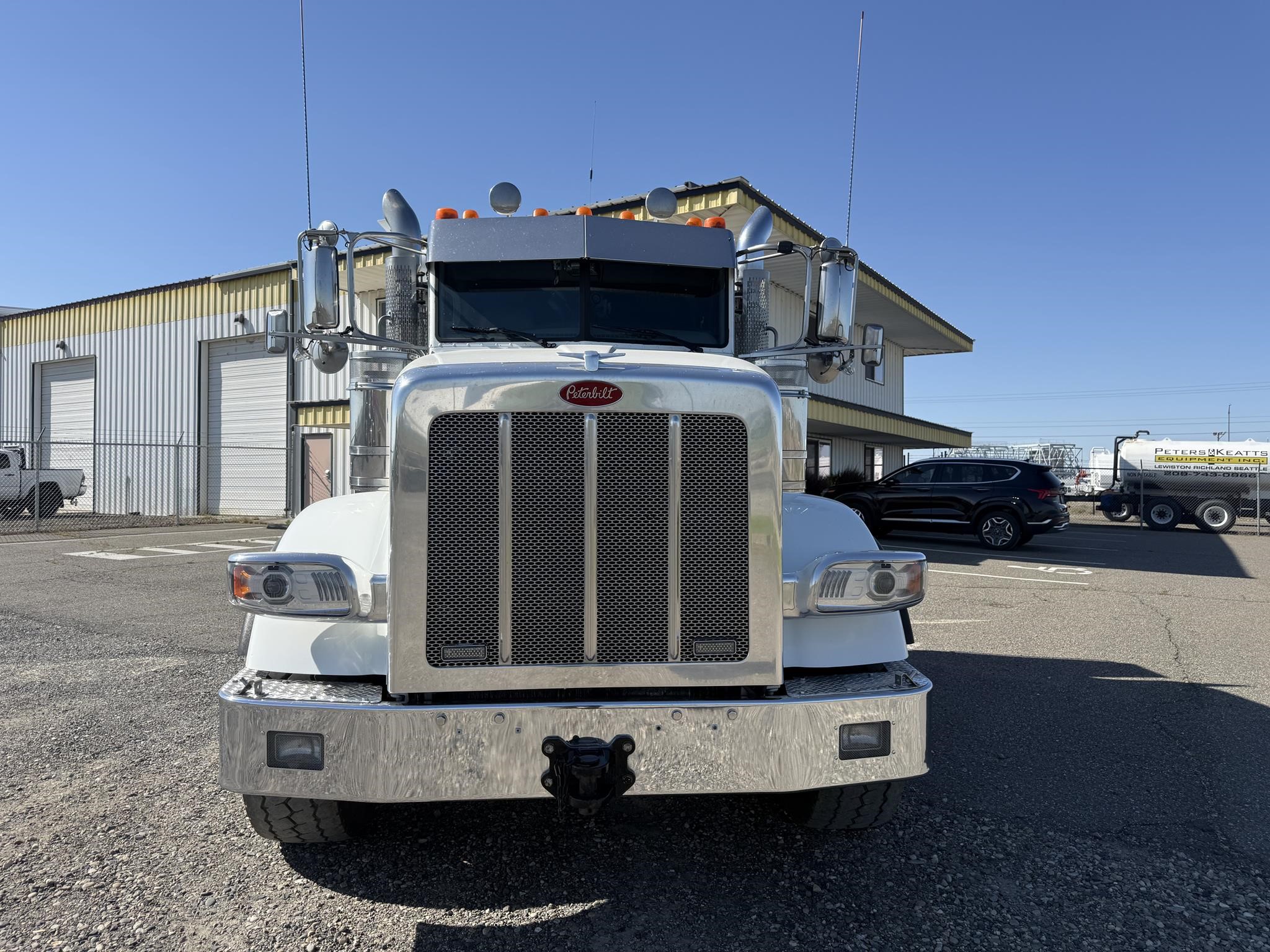 2023 PETERBILT 367 - image 2 of 6