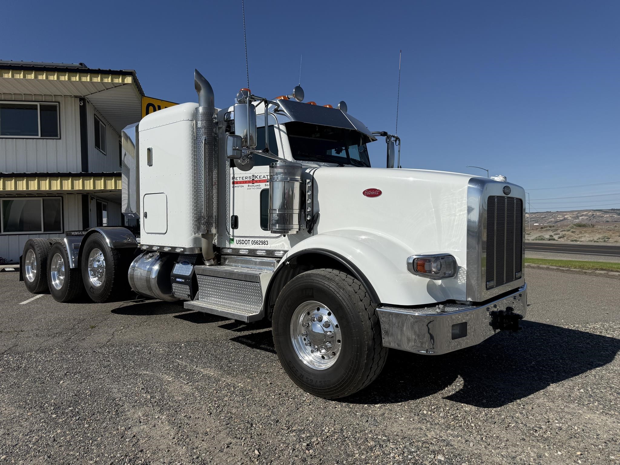 2023 PETERBILT 367 - image 3 of 6
