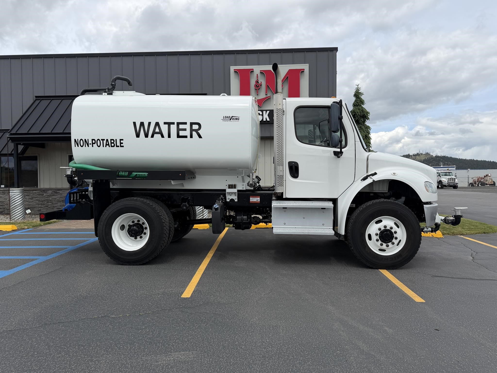 2020 FREIGHTLINER BUSINESS CLASS M2 106 - image 2 of 6