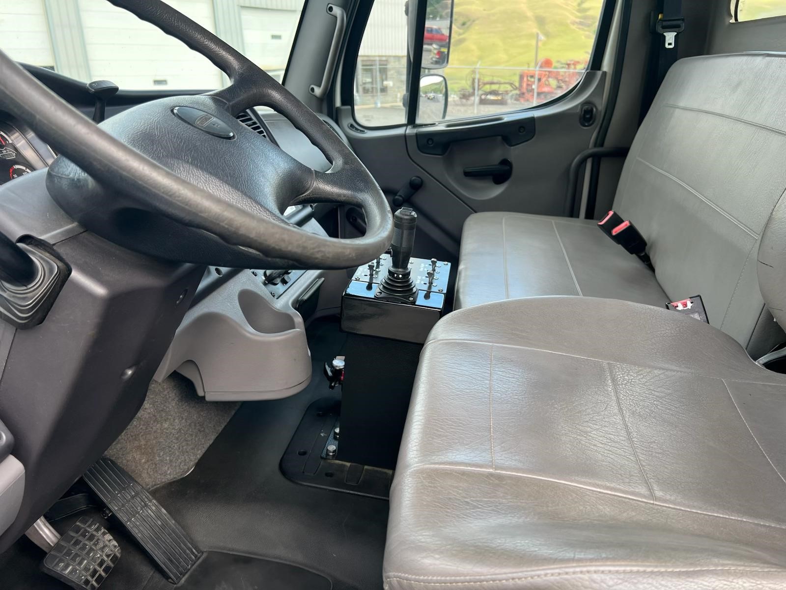 2015 FREIGHTLINER BUSINESS CLASS M2 106 11024299939 2015 FREIGHTLINER BUSINESS CLASS M2 106 11024299939