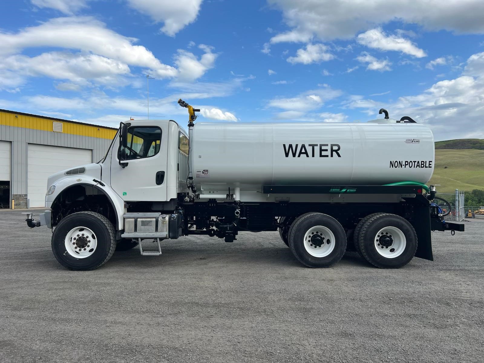 2015 FREIGHTLINER BUSINESS CLASS M2 106 - image 2 of 6
