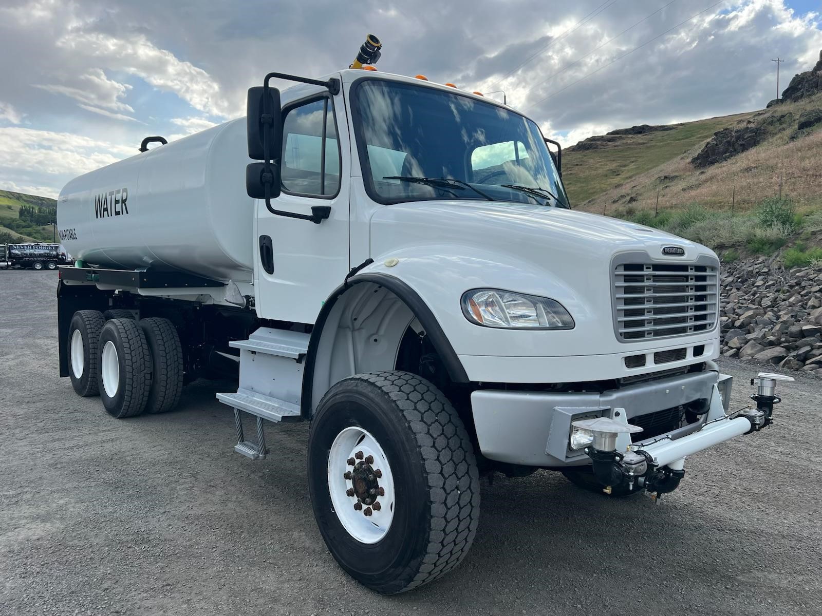 2015 FREIGHTLINER BUSINESS CLASS M2 106 - image 6 of 6