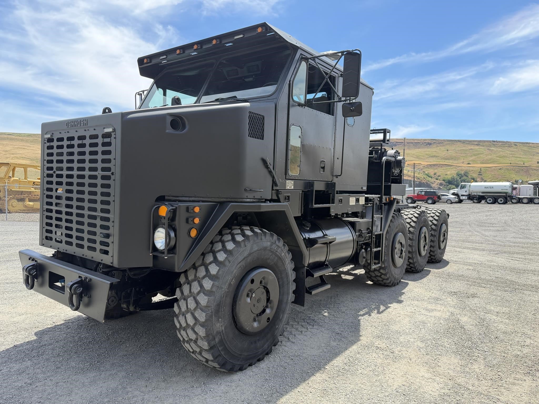 2002 OSHKOSH M1070 2002 OSHKOSH M1070 - image 1 of 6