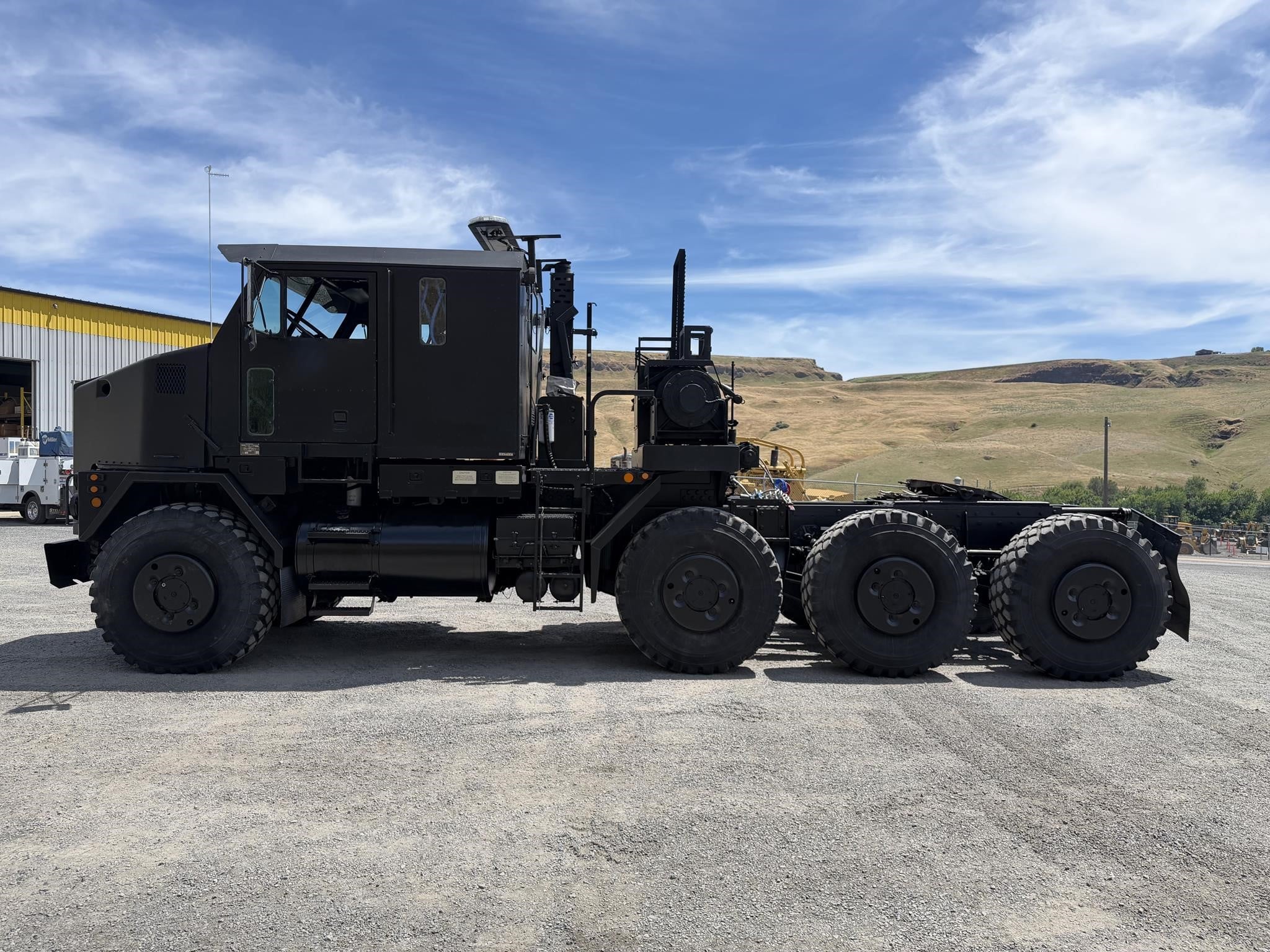 2002 OSHKOSH M1070 2002 OSHKOSH M1070 - image 2 of 6