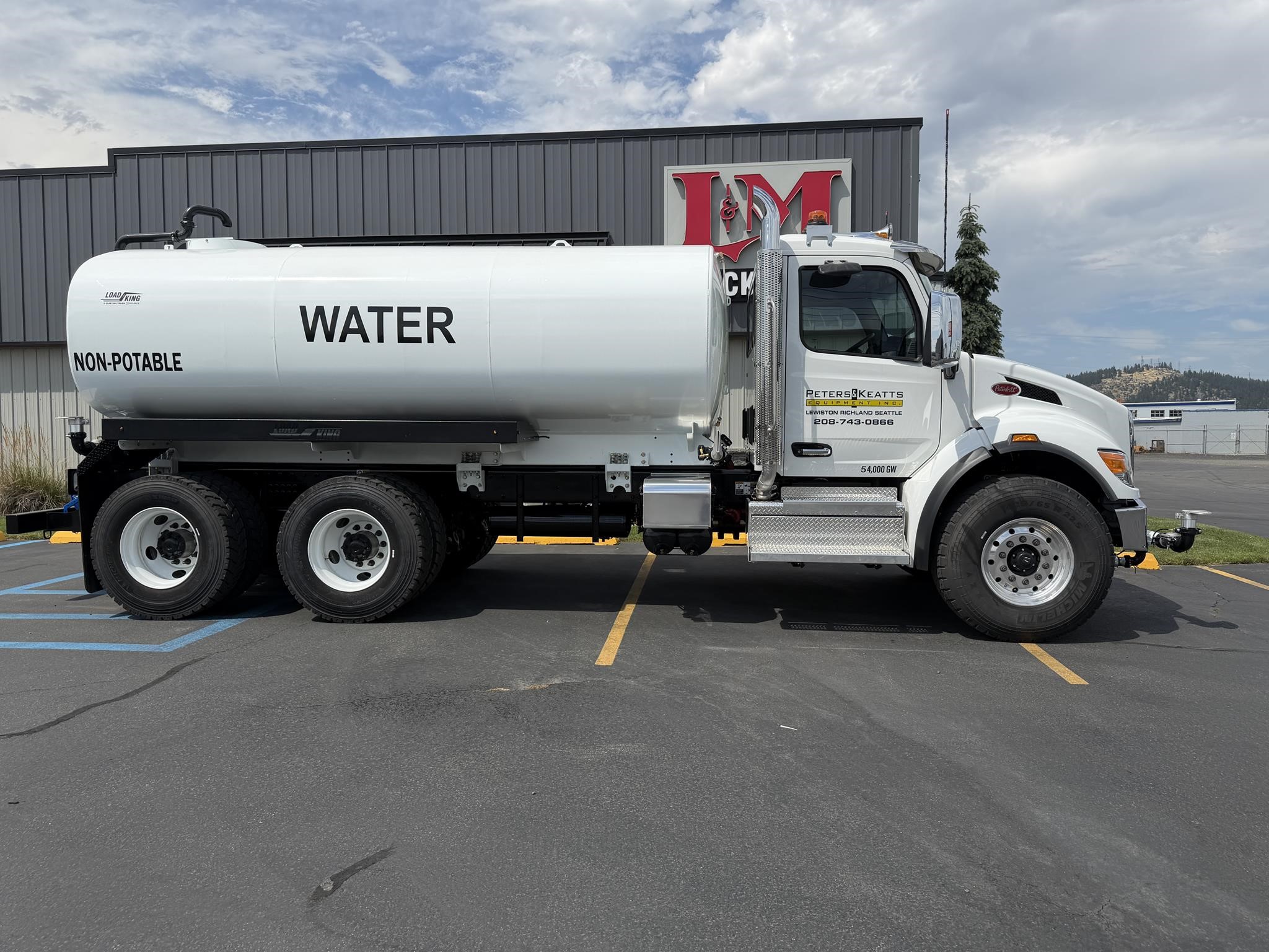 2025 PETERBILT 548 2025 PETERBILT 548 - image 1 of 6