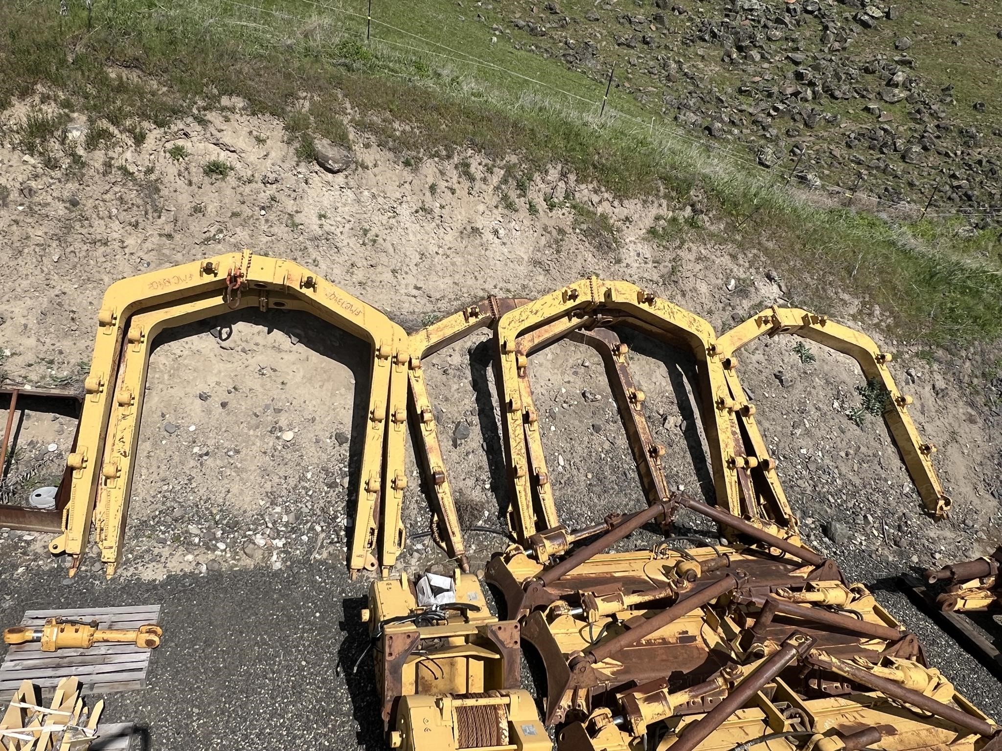 CATERPILLAR D8T CATERPILLAR D8T - image 4 of 6