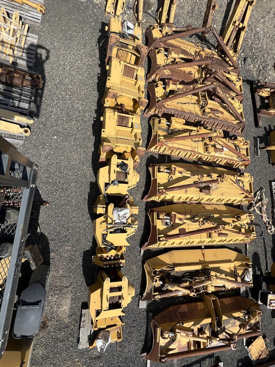 CATERPILLAR D8T CATERPILLAR D8T - image 2 of 6