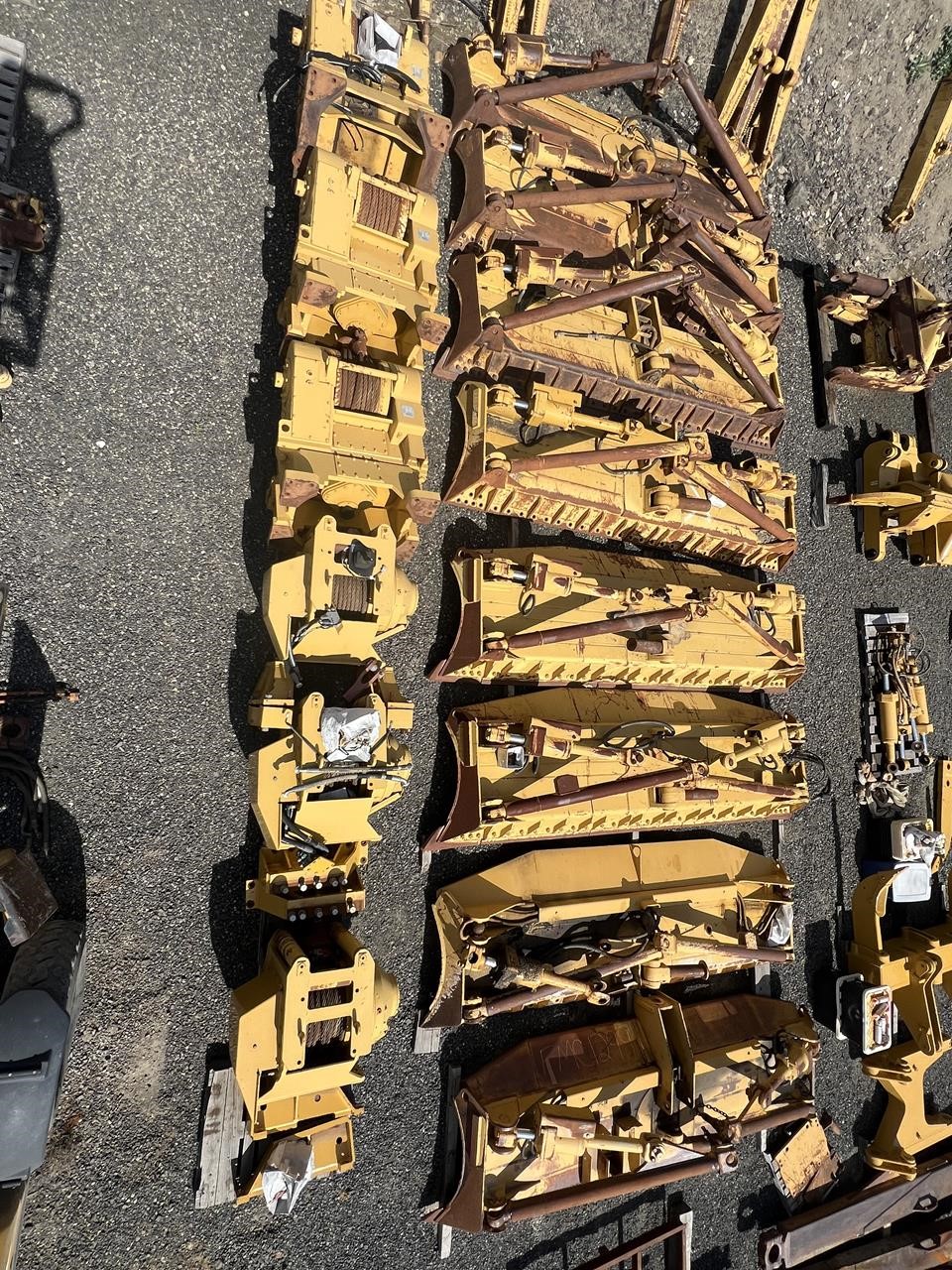 CATERPILLAR D8T CATERPILLAR D8T - image 3 of 6
