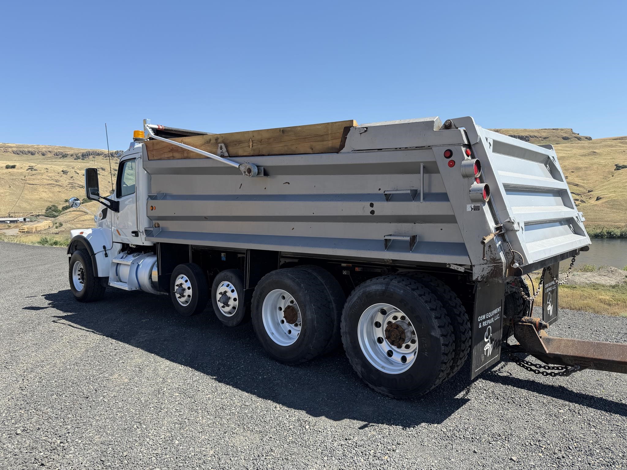 2020 PETERBILT 567 - image 3 of 6