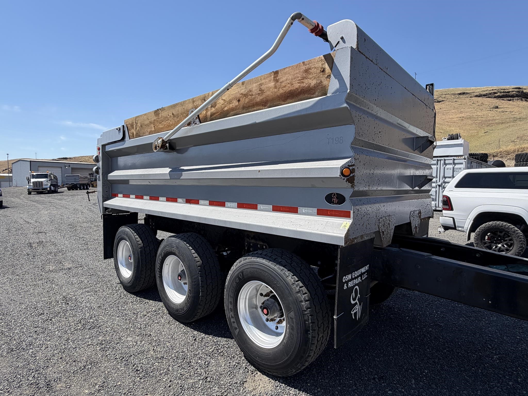 2020 PETERBILT 567 - image 5 of 6
