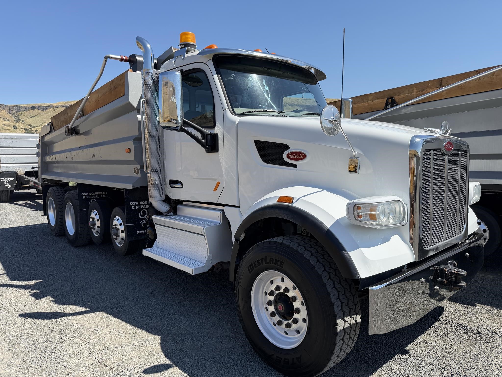 2020 PETERBILT 567 - image 3 of 6
