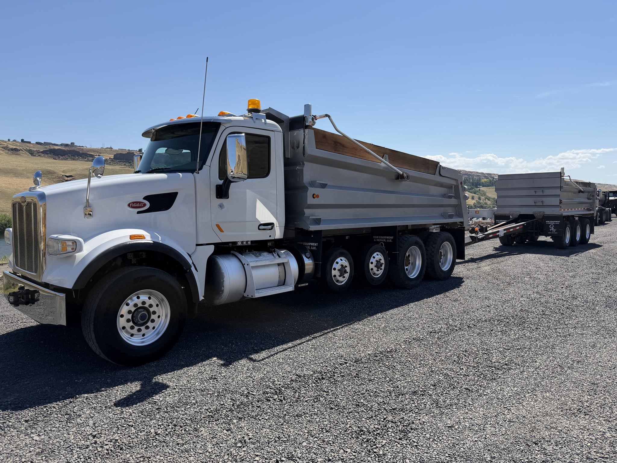 2020 PETERBILT 567 - image 2 of 6
