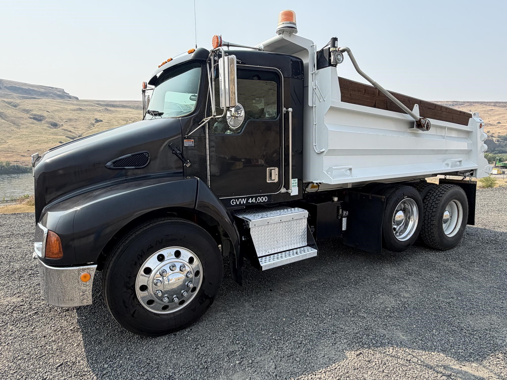 2001 KENWORTH T300 - image 1 of 6