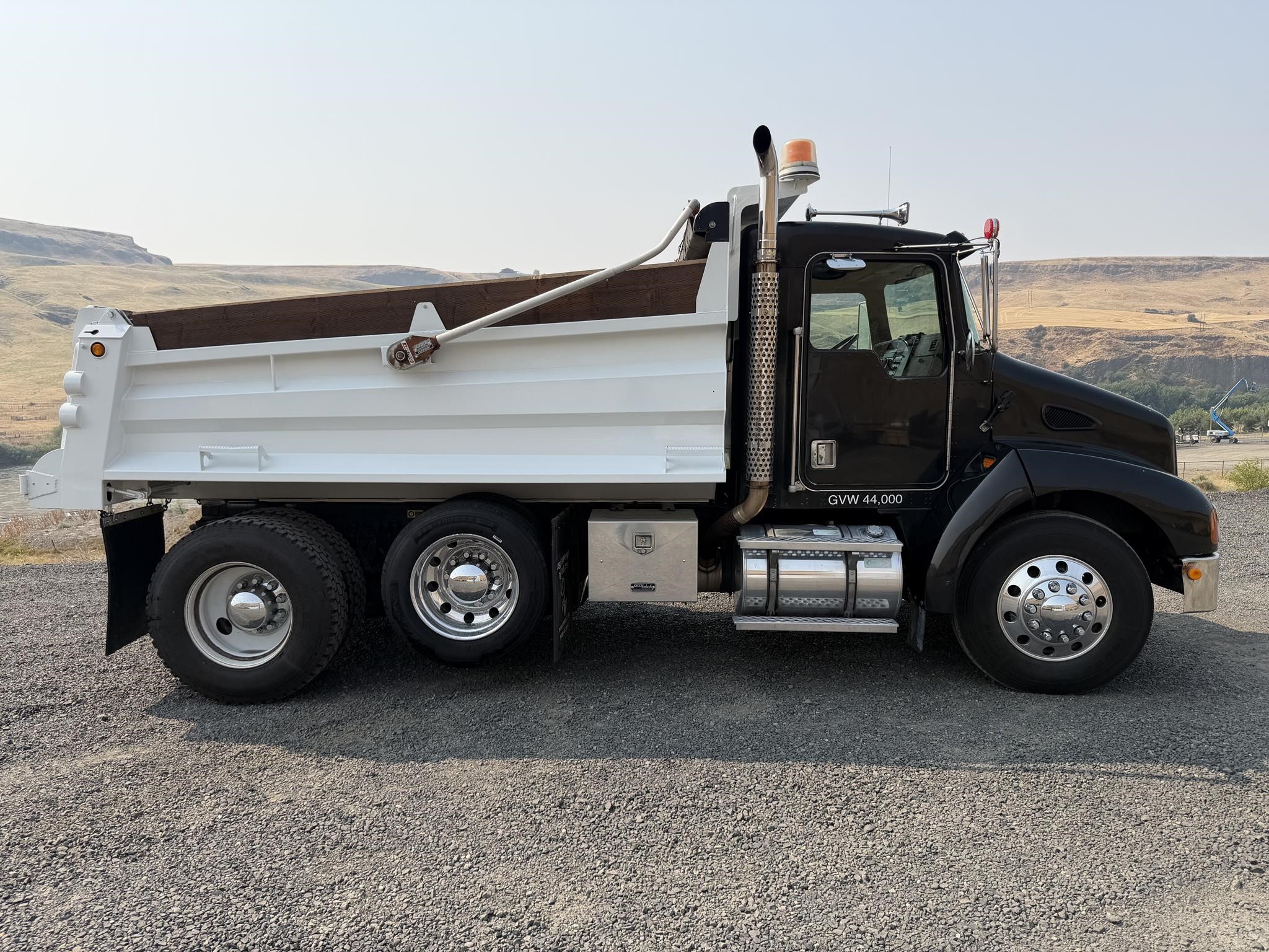 2001 KENWORTH T300 - image 4 of 6