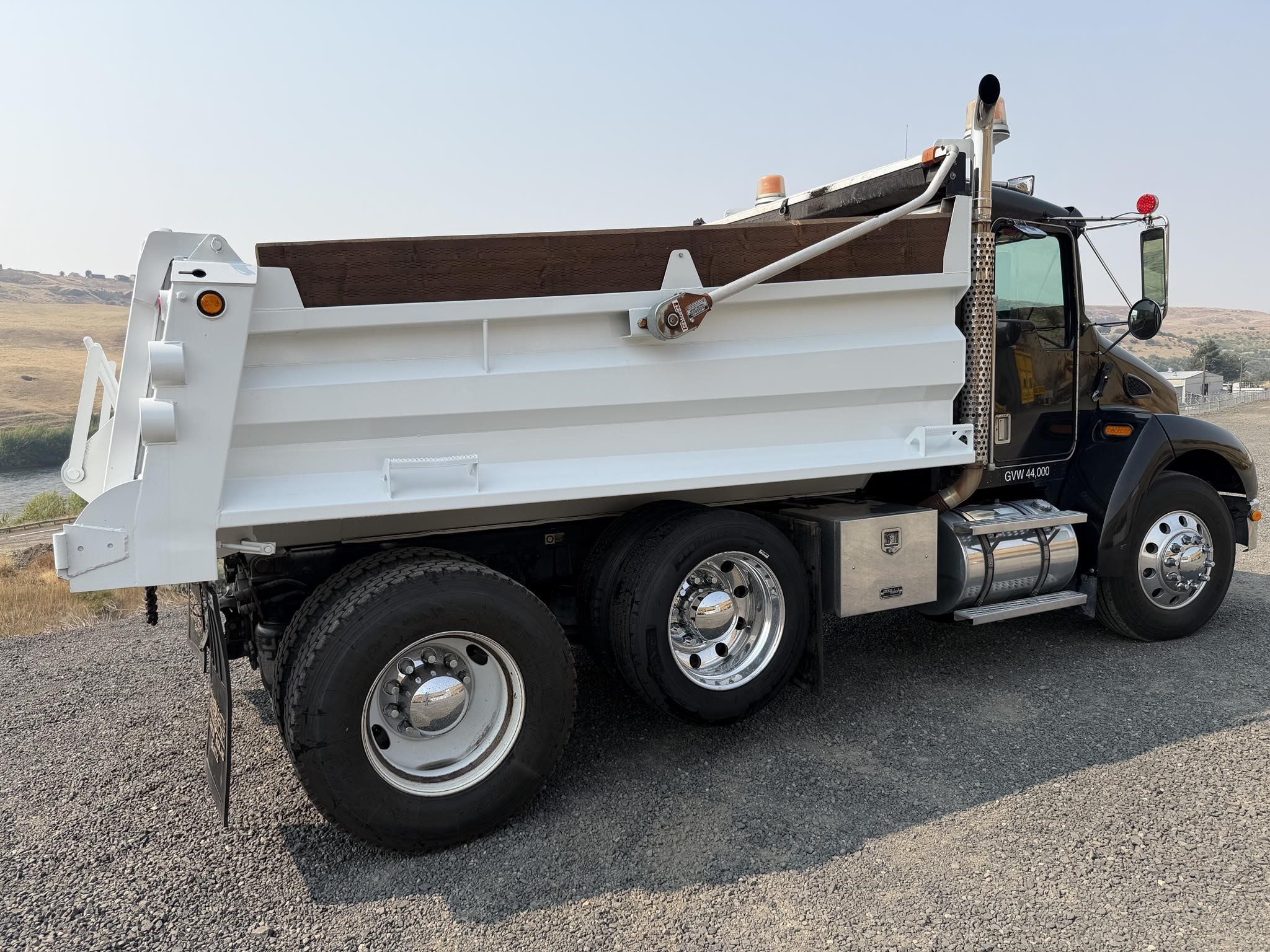 2001 KENWORTH T300 - image 5 of 6