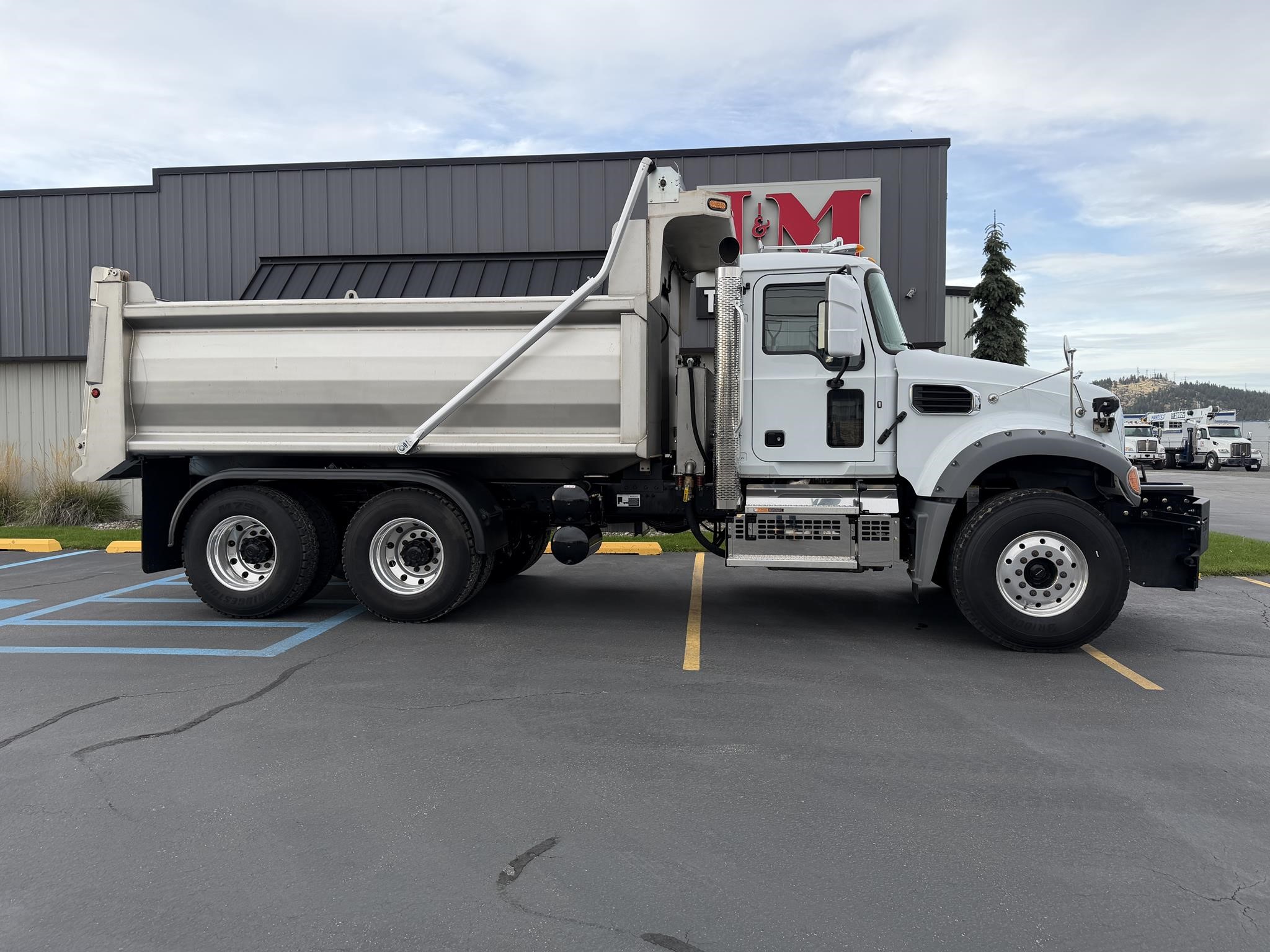2025 MACK GRANITE 64FR - image 2 of 6