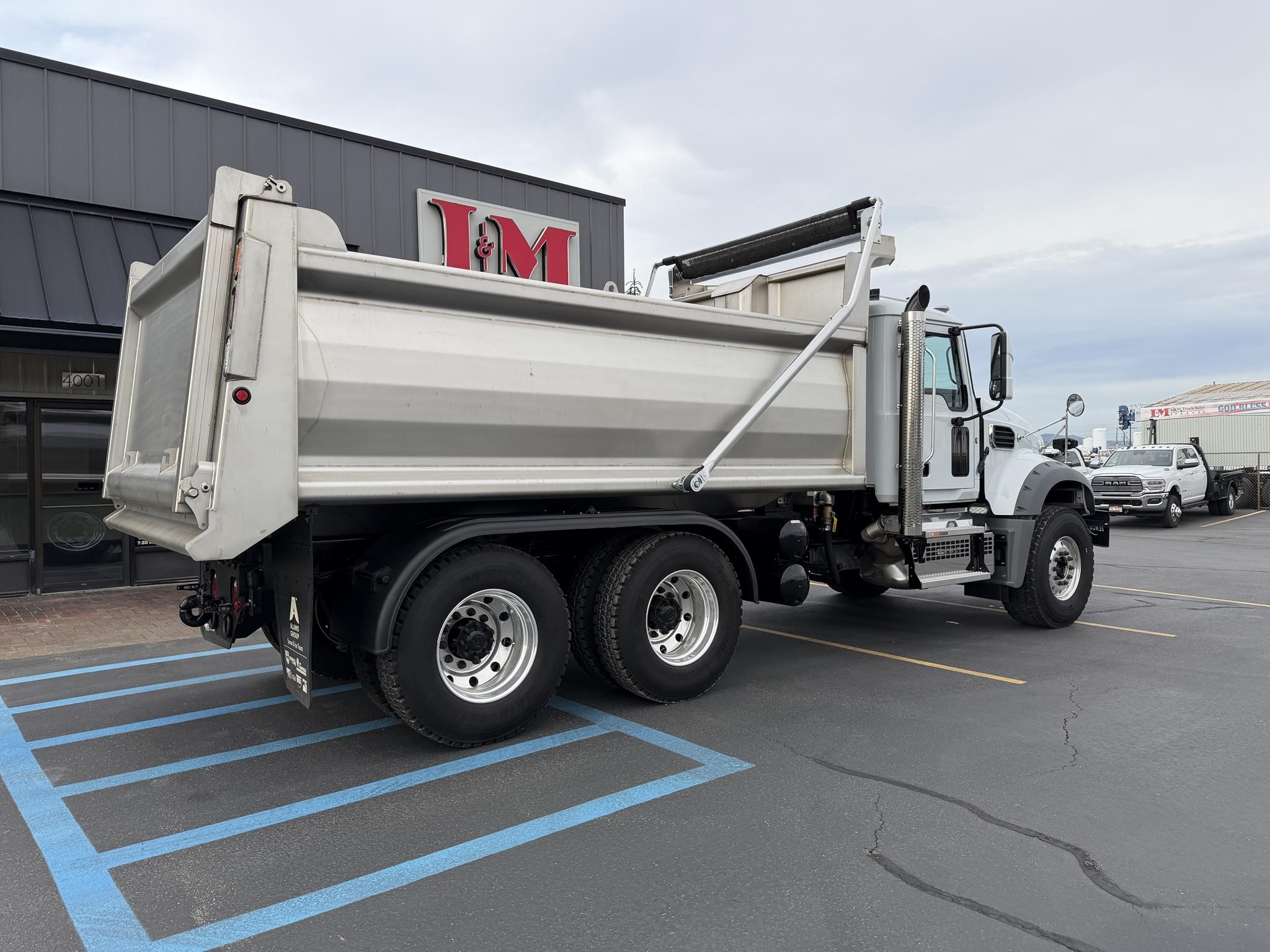 2025 MACK GRANITE 64FR - image 3 of 6