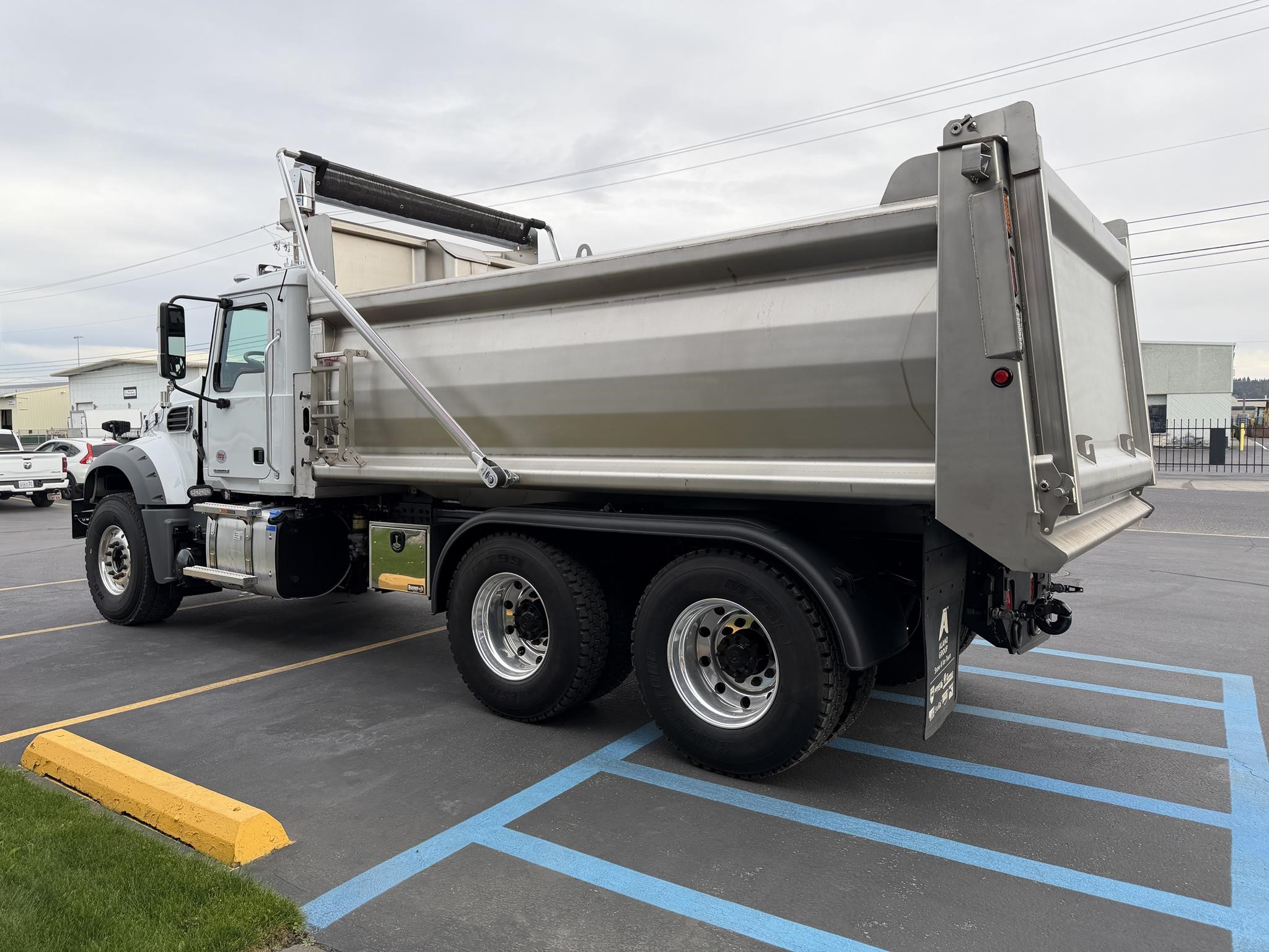 2025 MACK GRANITE 64FR - image 5 of 6